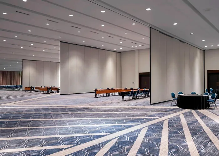 Sheraton Norfolk Waterside Hotel