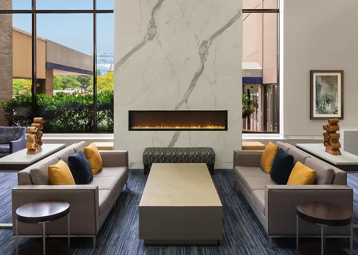 Sheraton Norfolk Waterside Hotel